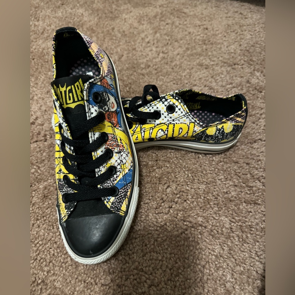 RARE VINTAGE CONVERSE DC COMICS BATGIRL SNEAKERS SIZE 7 EUC